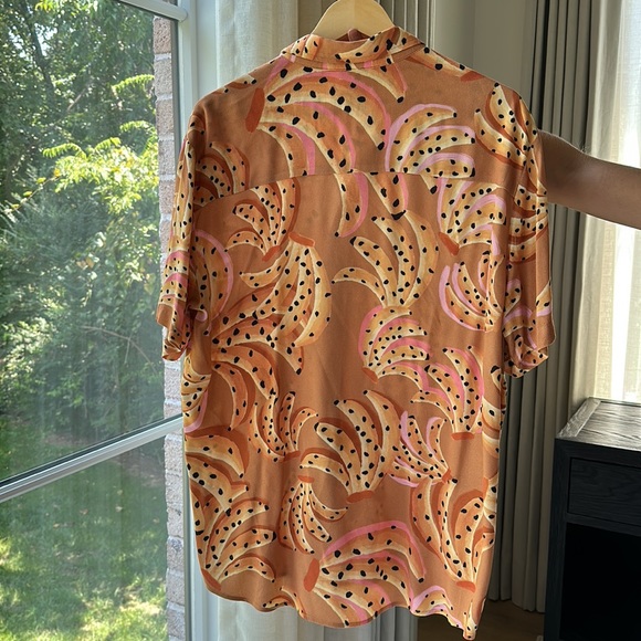 Farm Rio Silk Raining Bananas Top. Size Small. Like new - Picture 2 of 3